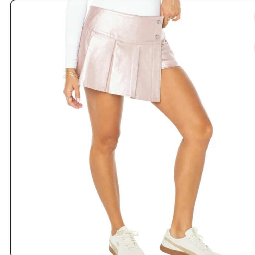 Celebrity Pink Women's Faux Leather Pleated Metalic Pink  Skort  NEW - Picture 2 of 5
